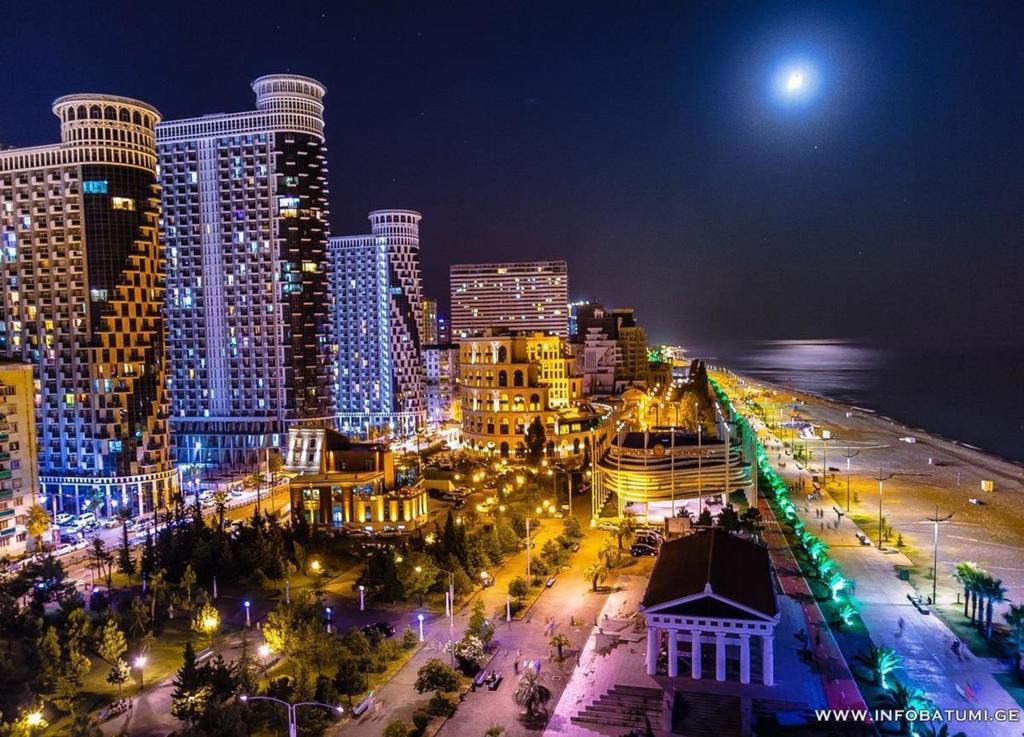 Holiday Premium Apartments Batumi Ngoại thất bức ảnh